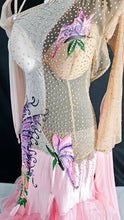 Cargar imagen en el visor de la galería, VESTIDO DE SALÓN DE HADAS ROSA PINTADO A MANO "USADO"