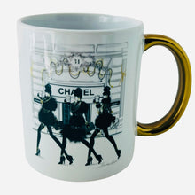 Carica l'immagine nel visualizzatore di Gallery, Tazza Fashion Con Manico Oro -The Walk-
